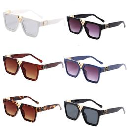 2371 Lunettes de soleil de créateurs en gros Lunettes originales Beach Outdoor Shades PC Frame Fashion Classic Lady Miroirs pour femmes et hommes Protection Lunettes de soleil Unisexe