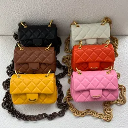 23A Cadena de madera de color caqui / marrón oscuro Bolso con solapa de diseñador para mujer Herrajes de metal dorado Bolso de hombro cruzado vintage de cuero real 6 colores Tendencias de la calle Monedero 18x13cm