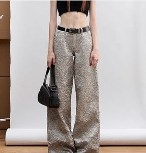 23AW casual broek voor dames, zilverwitte geplooide textuur, glanzend ontwerp, broek met rechte pijp en wijde pijpen