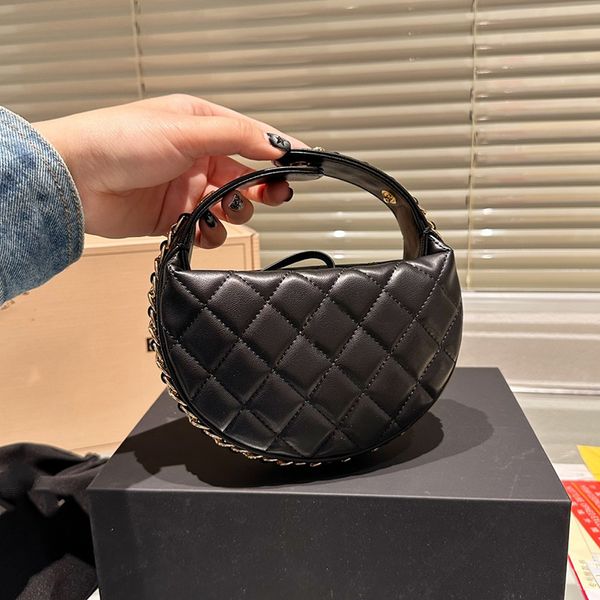 23c Women Mini Mini Moon Bag Ovening Party Party Lambsker Purso negro God Hardware Matelasse Cadena Cosmética Cosmética Bag de 12 cm 6colors