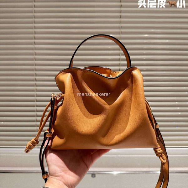 23 cm Pequeño Loe Bag Totes Bolsos Bolsos Diseñador clásico 2024 Bolsas de calidad España Flamenco Mujeres Tote Portátil Top Crossbody Chica Tamaño Cesta de moda C2MO