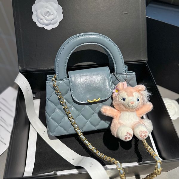 Borsa a tracolla da donna di moda firmata 23k Borsa a tracolla in pelle con rombo in pelle da 22 cm Hardware dorato Tenditore in metallo Borsa di lusso Borsa a tracolla con catena Matelasse Invia ciondolo in peluche