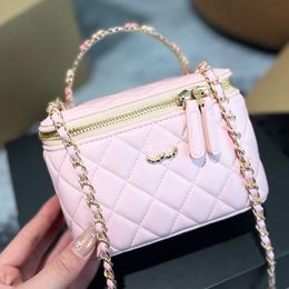 23K Designer Portable Women Camellia Semi Circular Metal Hand Cosmetic Bag met een spiegel Gold Hardware Matelasse Chain Square Box Bag Luxe schoudertas 20 cm 20 cm