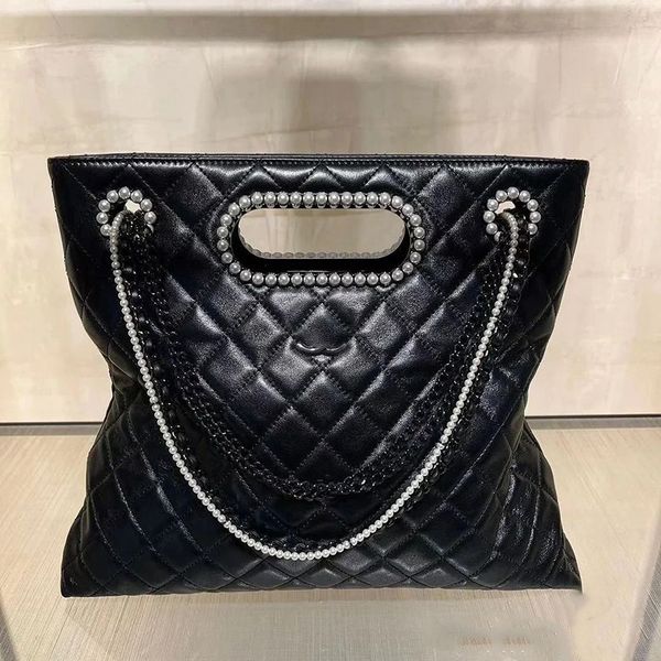 23k Diseñador Bolso de hombro para mujer 33 cm Cuero Diamante Hardware negro Cierre de metal Mango de perla Bolso de lujo Matelasse Cadena Bolso cruzado Bolsos de aeropuerto 31 Bolsa de maquillaje