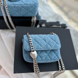 23P Dames Denim Camellia ijdelheidzakken met crush hart Bead Silver Metal Hardware -ketting Crossbody Schouder Handtassen Outdoor Saoche Sport Lipstick Pouch 13x10cm