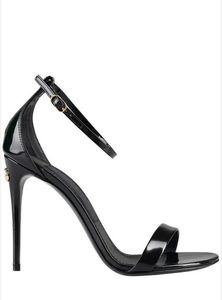 23s Sandales de designer de luxe Femme sandale en cuir verni dos-Logo Plaque Sandales à talons hauts fermeture à bride à la cheville avec boîte 35-43