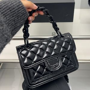 Sac de messager 23S Fashion Femme Sac à éponge en cuir Diamond Black Hardware Metal Buckle Luxury Hands sac à main Matelasse Sacs de bobe