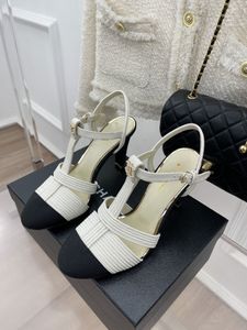 23s Summer Designer Femmes Talales Sandales Convient aux occasions formelles Styles Toe fermés pour les occasions décontractées ou formelles Place Outdoor Home Dad Shoes Sliders