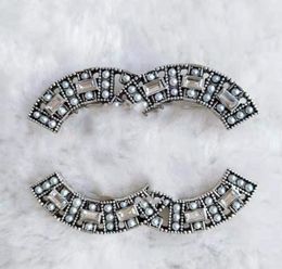 23ss 20 stijl 18K Vergulde Koperen Letters Broches Vrouwen Luxe Merk Designer Lady Crystal Pearl Messing Broche Pins metalen Sieraden Accessoires