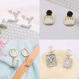 23SS 20Style Mixed Brand Designer V Letters Stud Hoop 18K GOUD GOLLATED 925 SILVER CIRCLE Women Crystal Rhinestone Pearl Earring Party Joodlry