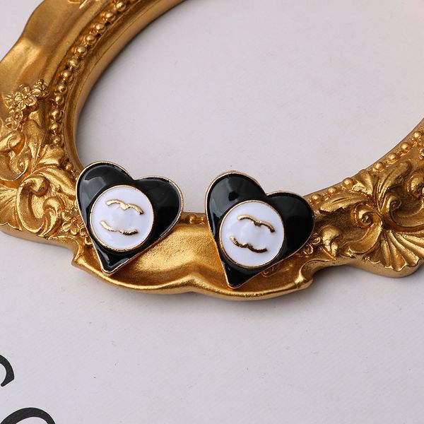 23ss 2Style Marque De Luxe Designers Lettres Oreille Stud Noir Blanc Coeur Plaqué Or 18K 925 Argent Géométrique Femmes Strass Métal Boucle D'oreille Jewerlry