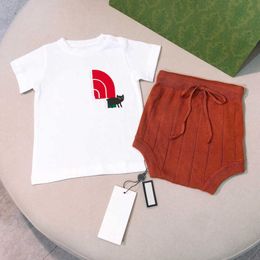 23ss baby merk ontwerper baby T-shirt shorts pak jongens meisjes dezelfde stijl Gezamenlijke naam logo afdrukken Korte mouw Effen kleur Gebreide shorts set Babykleding a1