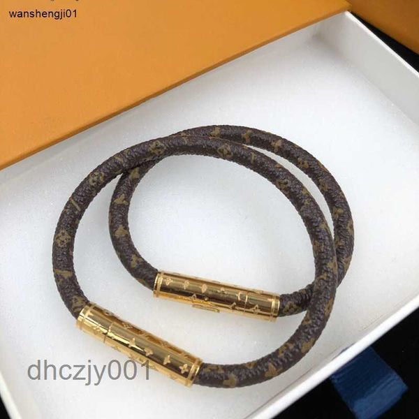 23SS Bracelets Designer pour femmes Bracelet de haute qualité avec boîte hommes cuir marron vieille fleur lettre amoureux charme bracelet NSXT L2PD