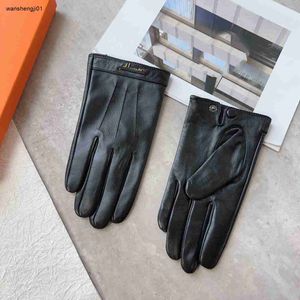 23ss Handschoenen met knoopsluiting voor heren Mode Schapenvacht Wanten Verguld logo decoratie jongen Vijf vingers Handschoenen Wintercadeau Inclusief doos