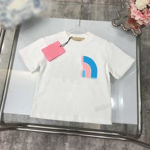 23ss camiseta para niños Camiseta blanca de manga corta para niños pequeños camiseta de diseñador para niños niños niñas Cuello redondo Camiseta de algodón puro con estampado de logotipo en color clásico Ropa para niños de alta calidad a1