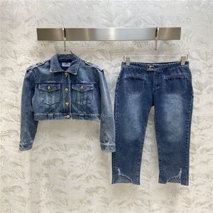 23SS Coton Femmes Designer Deux Pièces Pantalons Ensembles Avec Lettre Boutons Filles Marque Milan Runway Denim Jogging Veste De Survêtement Crop Tops Bomber Et Pantalon Mi-mollet Jeans