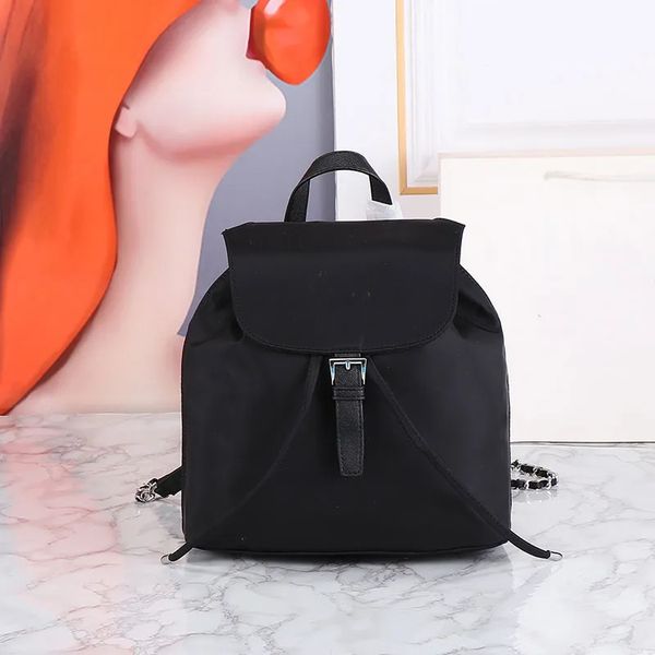 23SS Designer Bag 1b/z8301B/Z831 Femmes Parachute Grande Capacité Sac À Dos Luxe Hommes Triangle Livre Sac Mode Nylon Cambridge Sac Commuter Sac P Double Sac À Dos