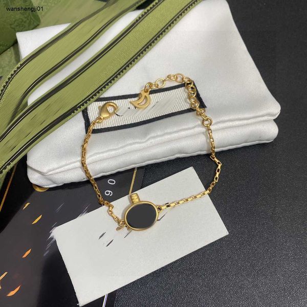 Bracelets de créateurs 23SS pour femmes Résine noire Ovale Pendentif Tag Bijoux Bracelets de charme de haute qualité Y compris la boîte Cadeau préféré