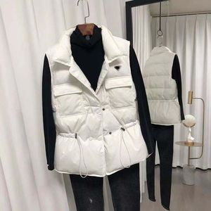 23ss Designerkleding Donsparka voor dames Witte eendendons Vest Donsjack met gewatteerde zak Warme jas voor dames Lange winterjas met capuchon Buitenshuis Straatkleding