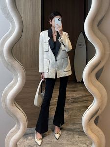23SS Designer Denim Bouton Lettre Printemps et Automne Style Slim Dames Vêtements Jeans Femme Surdimensionné Classique Veste De Mode R8