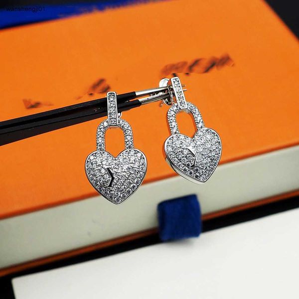 Pendientes de diseño 23ss para mujer Joyas con dijes de alta calidad Pendientes colgantes en forma de corazón con diamantes completos que incluyen caja Elección de regalo