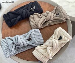 23SS Designer tricoté arc bandeaux bandeaux pour femmes hiver élastique tricot métal bandeau sport fitness bandeau tête enveloppement oreille plus chaud