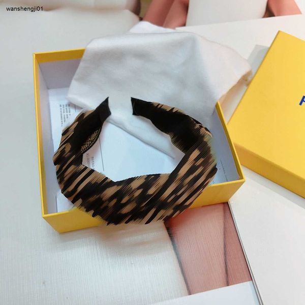 23SS Designer Femmes Bandeaux Mode Impression complète de lettre Logo Fille Chapeaux Bijoux de cheveux Y compris la boîte Cadeaux de vacances