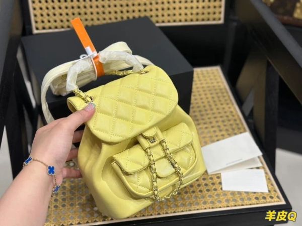 23ss Diseñador Bolsos de mujer Mini Mochilas Duma Mochilas Bolsos de hombro Monederos cruzados Titular de la tarjeta Acolchado Cuero genuino Mini bolsos Bolsa de cadena al por mayor