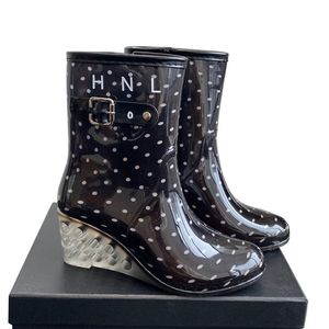 Tacones de cuña para mujer Botas de lluvia Diseñador Resbalón en zapato casual Clásico con punto 24ss Verano Trabajo impermeable Botas de vaquero occidental Zapato de ocio con bolsas para el polvo