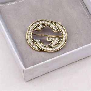 23ss Marque De Mode Designer G Lettre Broches Plaqué Or 18 Carats Broche Costume Pin Petit Vent Doux Bijoux Accessoires Fête De Mariage G222M