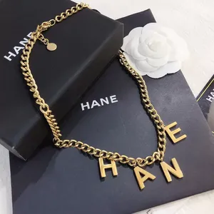 Moda 18 K chapado en oro collares de acero inoxidable gargantilla letra colgante declaración moda collar para mujer joyería de boda