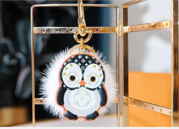 23SS Fashionable y lindo llavero para mujeres Little Penguin Key Chain con anillo de llave de chapado de oro de alta calidad que incluye caja