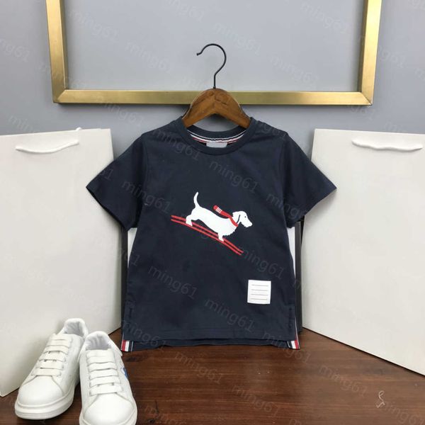 23ss camiseta de diseñador para niños camiseta para niños camiseta para niños pequeños niños niñas Cuello redondo Algodón puro Estampado de perros de esquí Camiseta de manga corta Ropa para niños de alta calidad