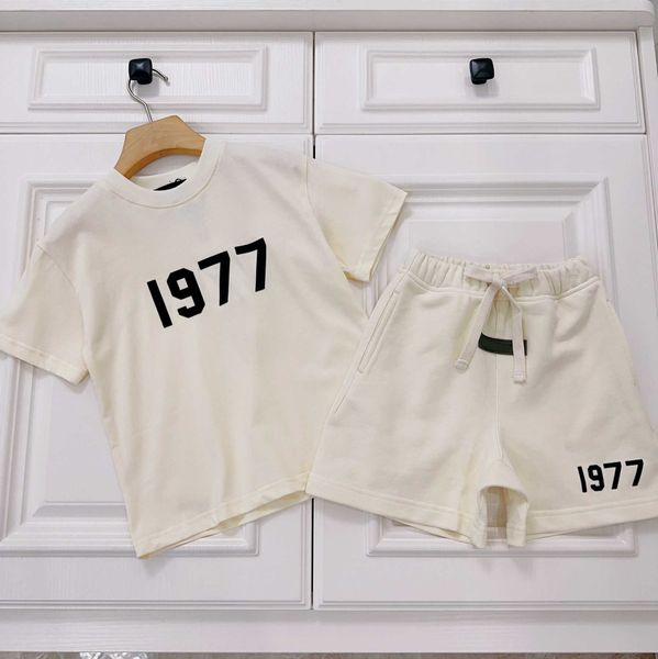 23ss kid ensembles vêtements de créateurs pour enfants ensemble bébé Col rond T-shirt à manches courtes en pur coton avec impression de chiffres Taille élastique short costume Vêtements pour bébés de haute qualité