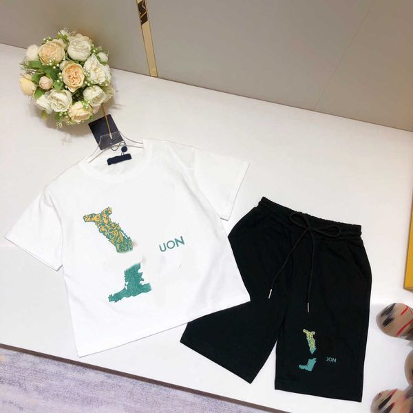 23ss conjuntos para niños ropa de diseñador para niños conjunto de bebé niño Cuello redondo Logotipo de letra de algodón puro estampado Camiseta de manga corta pantalones cortos con cordón traje ropa de bebé