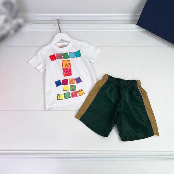 23ss enfant ensembles t-shirt short ensemble garçon costumes enfants designer Col rond Pur coton Logo couleur impression Épissage à manches courtes Short costume Vêtements pour enfants de haute qualité a1