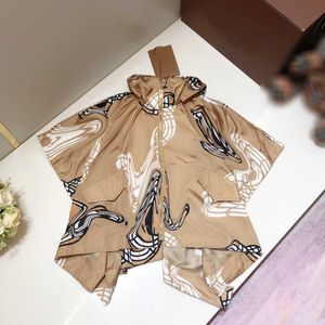 23ss enfants veste manteaux vêtements de créateurs pour enfants filles Teddy Bear Hooded Zipper manches courtes Cape Manteau Big Kids Vêtements de bébé de haute qualité