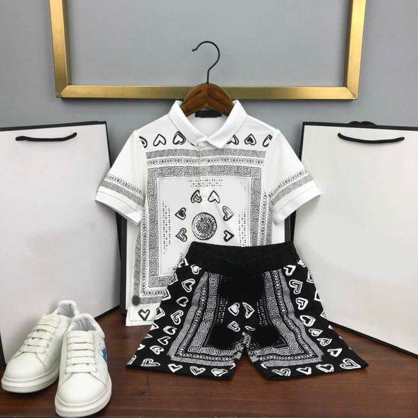 23ss niños conjunto niños camiseta Pantalones cortos traje ropa de diseñador para niños Impresión de solapa de algodón puro Camiseta de manga corta pantalones cortos ajustados trajes Ropa de bebé de alta calidad