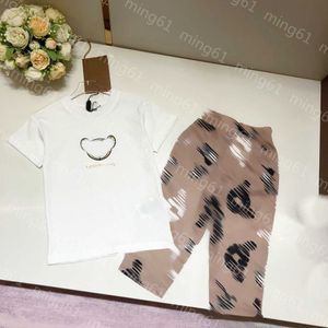 23ss kids set kids designer kleding jongens Ronde hals Puur katoen Teddybeer log print korte mouw t-shirt Elastische taille broekpak Hoge kwaliteit babykleertjes