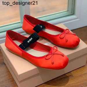 23ss nieuwe kleding schoenen Bowtie satijn dames loafers Parijs Vintage modeontwerper klassieke platte hak comfortabele dansschoen ballet flats fabriek schoenen schoenen