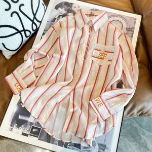 23ss nouveau Luo Jia lowe rayures de couleur rayures verticales dans le long T-shirt brodé manteau de protection solaire lâche match femmes