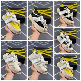 23ss New Mens Tan Canvas Shoes Sneakers Classic Versatile The Same Style Platform Wedges Street Casual Sneakers