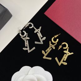 23SS Retro Earrings Hoop Women Designer sieraden Letters Oordingen Nieuwe ontwerpers Oorketen Buds Patroon Damesaccessoires D2212195F