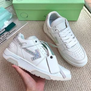 23SS Season Designer italien en cuir de veau POUR LA MARCHE Chaussures de sport flèches en diamant Femmes Hommes Baskets basses Out Of Office avec flèches ton sur les côtés Chaussures de couple