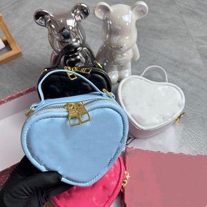 23SS SMALL Women's Day Packs chaîne mini sac lettre d'été pour femmes nouvelle chaîne sac à bandoulière conception de niche coeur de pêche portable