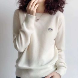 23ss suéter mujer diseñador prendas de punto moda cuello redondo suéteres de cachemira bordado jersey de punto suéter nicho color sólido camisa de fondo