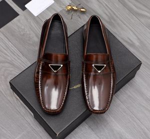 23SS Top Tier Quality Mens Pools Echt lederen Designer Dress Shoes Gentle Men Brand Officiële flats Casual driehoekige naam tabel Loafers Maat EUR 38-44