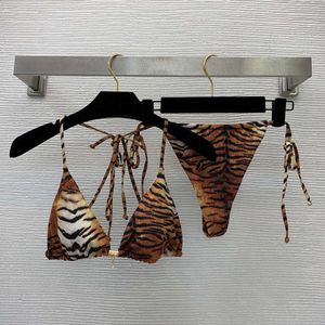 23ss Traje de baño de dos piezas Bikini para mujer bikini Traje de bañobikini estampado de tigre con cordones cuello ropa interior tanga conjunto de traje de baño Ropa de mujer de alta calidad