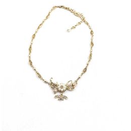 23ss femme designer collier mode chaîne en métal champagne diamant fleur pendentif logo collier haute qualité femmes bijoux accessoire a1