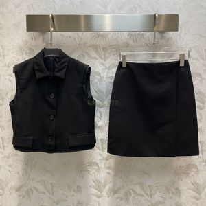 23SS Women Designer Tweede stukjurk Sets Outfit Suits met brief Borduurwerk meisjes Milan Runway Brand Outdarse Blazer Crop Top Jacket Vest en Mini A-Line Skirts Suits
